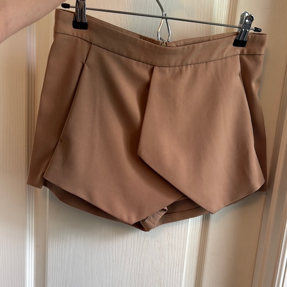 Wet Seal Camel Pleated Skorts